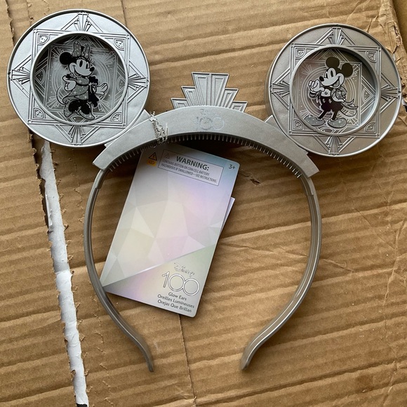 DISNEY 100 ANNAVERSARY light up ears - Picture 9 of 9